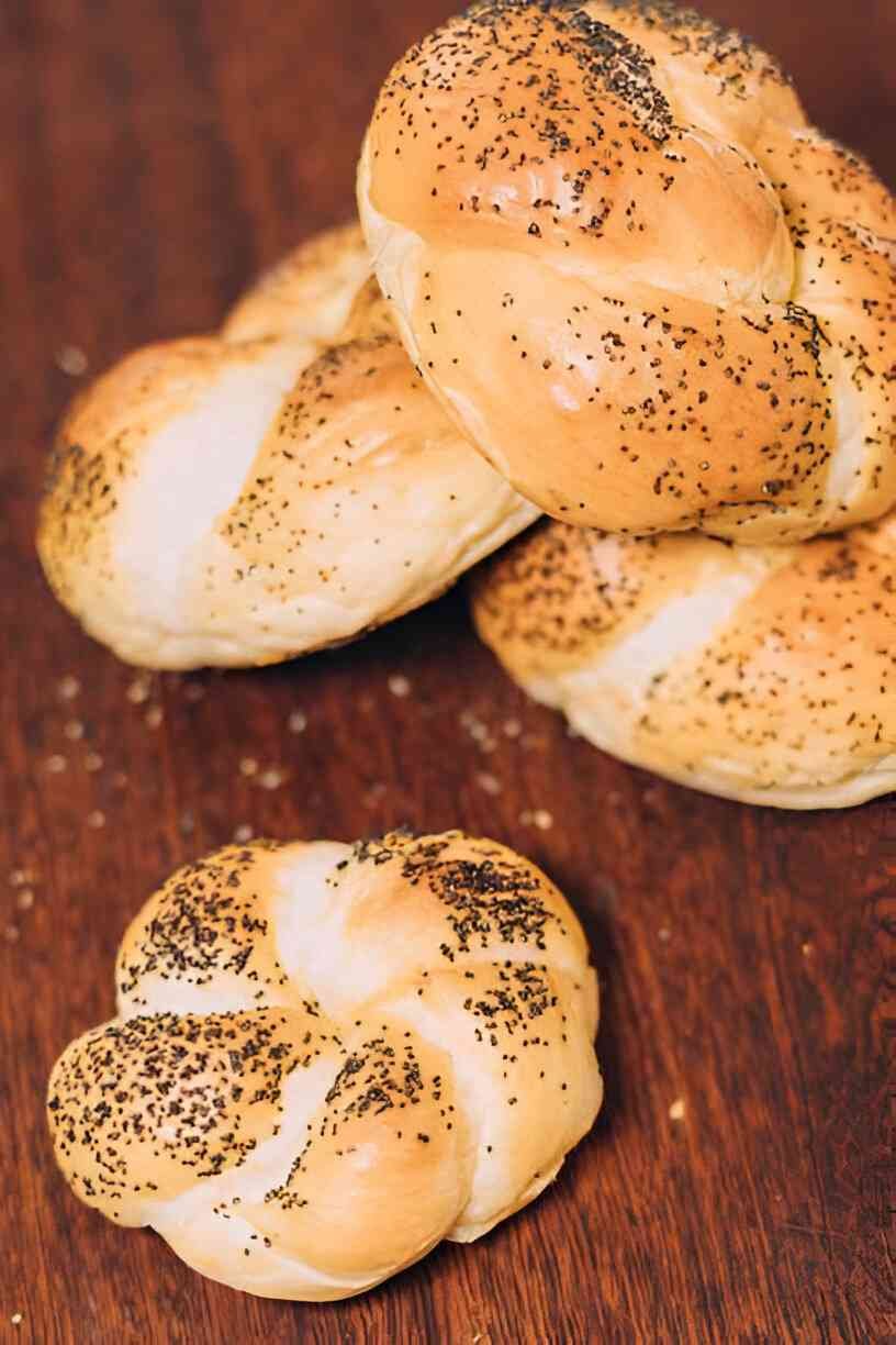 Kaiser Rolls Recipe (Soft Inside, Crispy Outside) - Bread